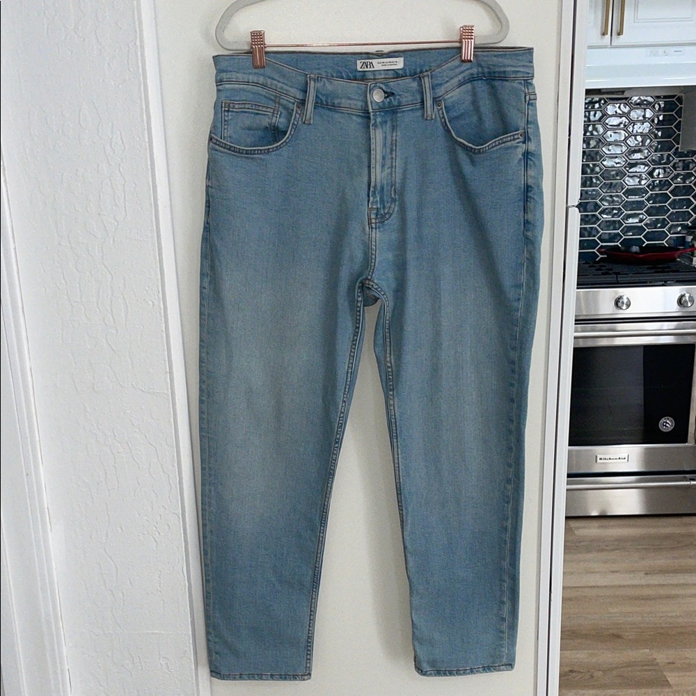 Zara Men's Relaxed Fit Light Blue Jeans with Stretch | 36